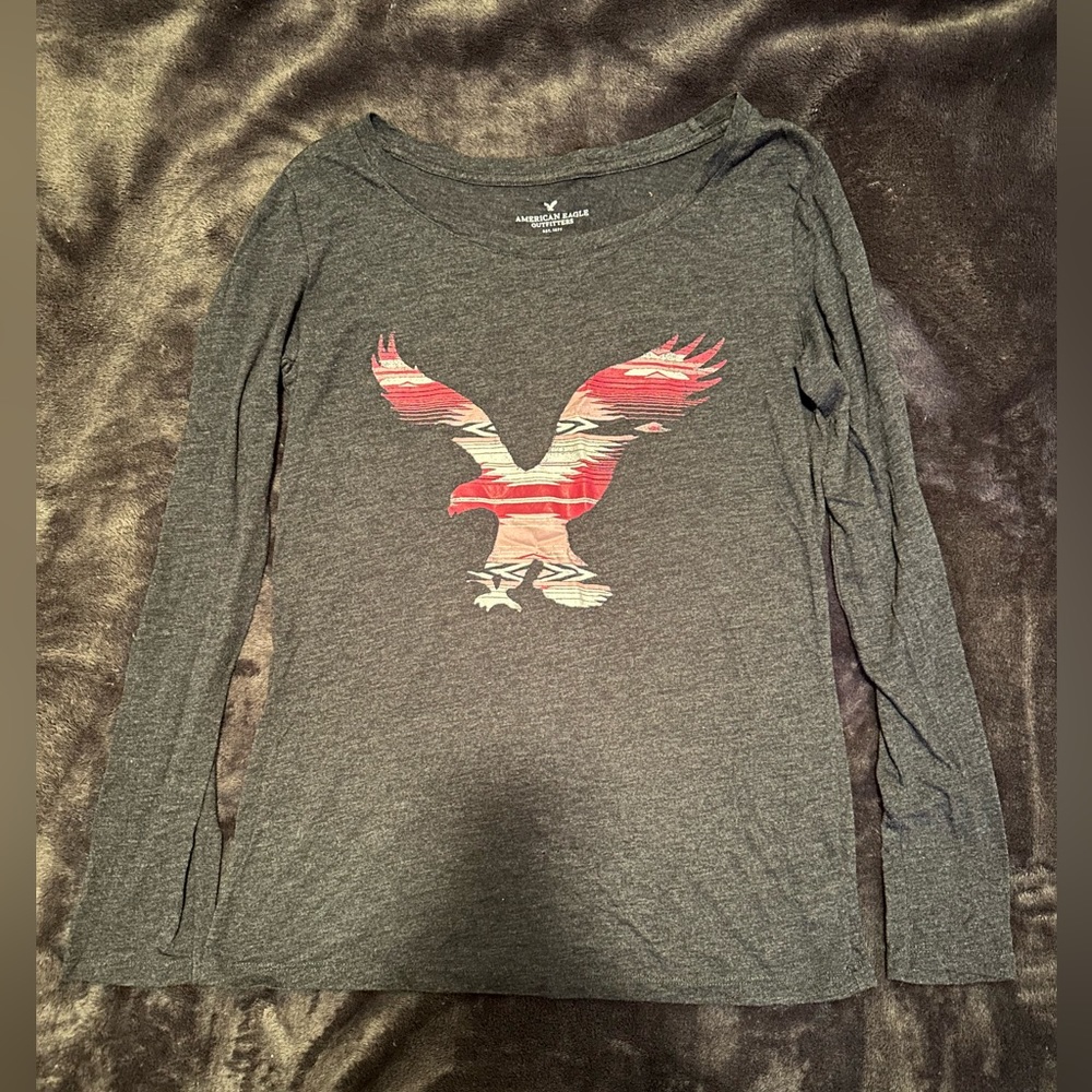 American Eagle long sleeve tshirt